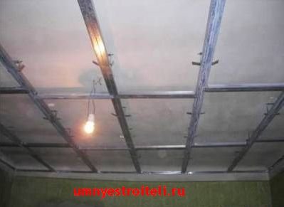 Завершающий этап монтажа одноуровневого потолка